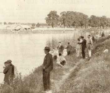 109567 Afbeeldingen van enkele deelnemers tijdens een hengelwedstrijd in het Merwedekanaal te Utrecht, onderdeel van de ...